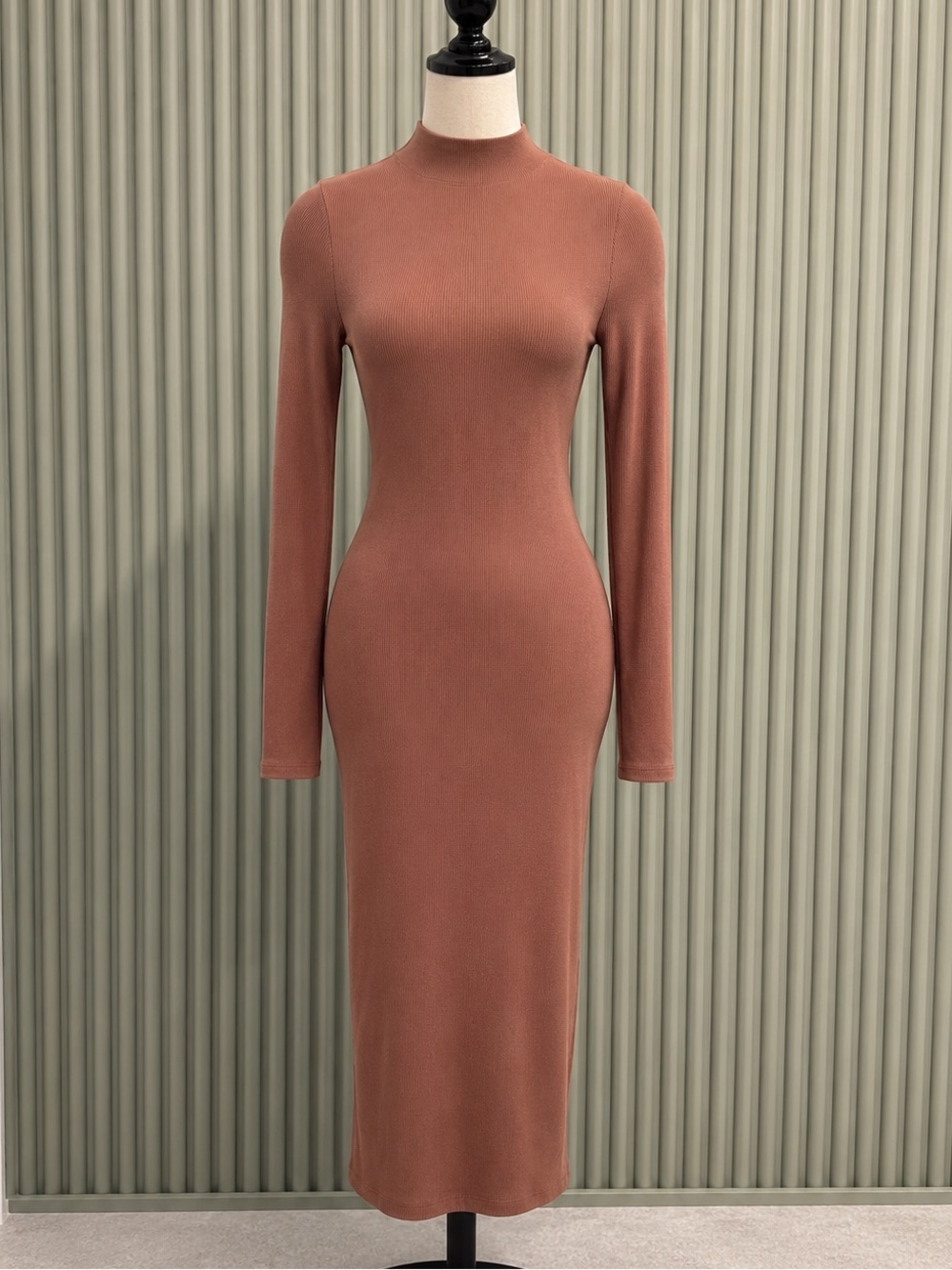 Long Sleeve Ribbed Midi Dress in Brown